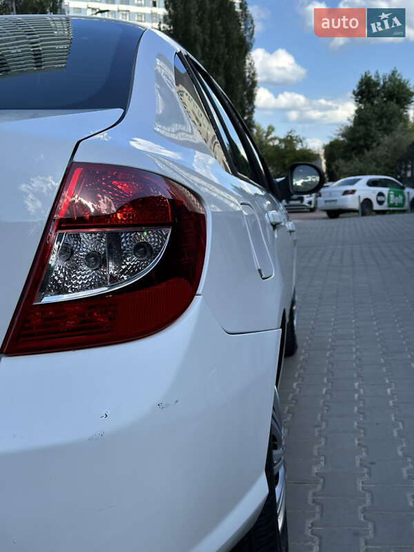 Седан Renault Symbol 2011 в Киеве