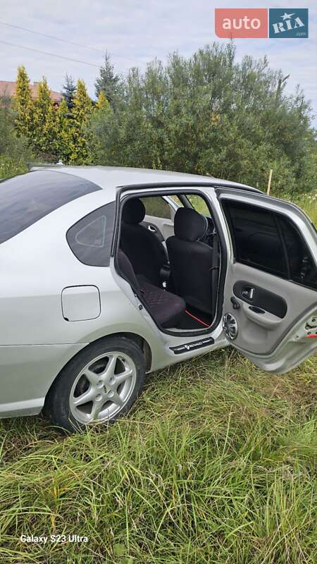 Седан Renault Symbol 2012 в Долине