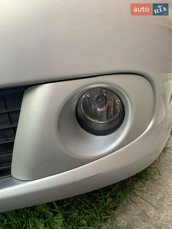 Седан Renault Symbol 2010 в Сарнах