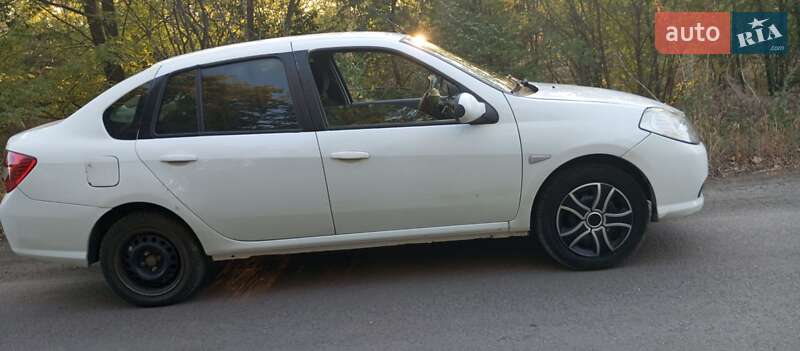 Седан Renault Symbol 2010 в Петриковке