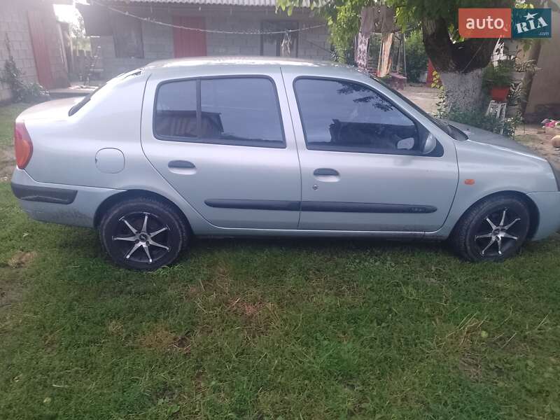 Седан Renault Symbol 2004 в Остроге