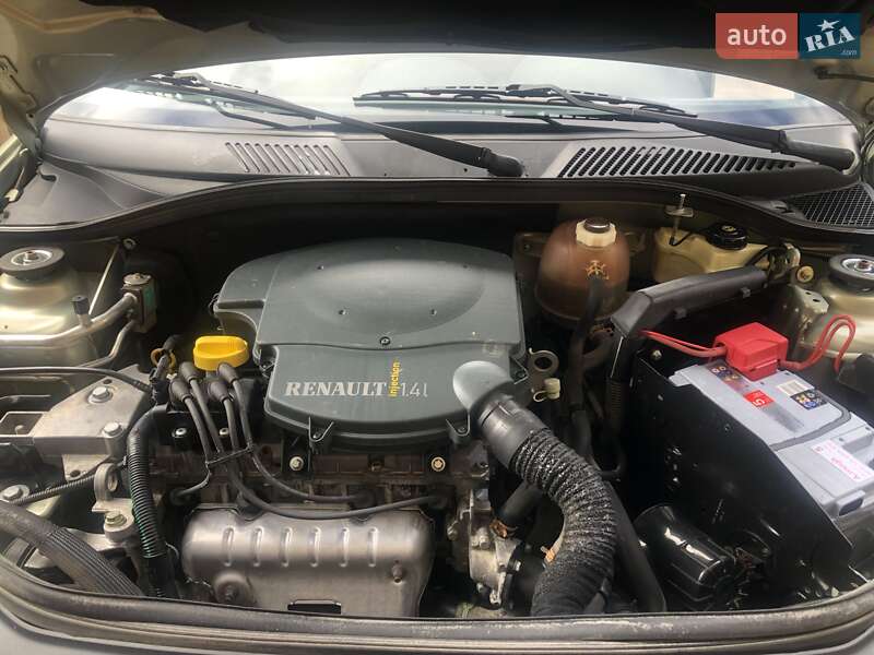 Седан Renault Symbol 2002 в Белой