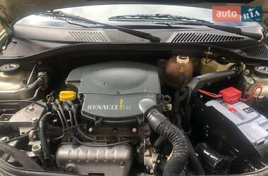 Седан Renault Symbol 2002 в 