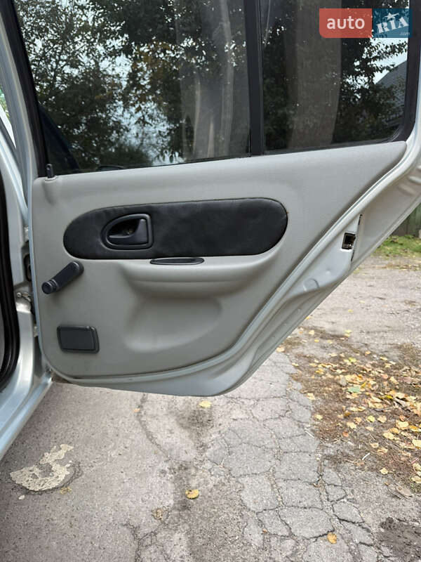 Седан Renault Symbol 2004 в Кременчуці фото 27 Седан Renault Symbol 2004 в Кременчуці