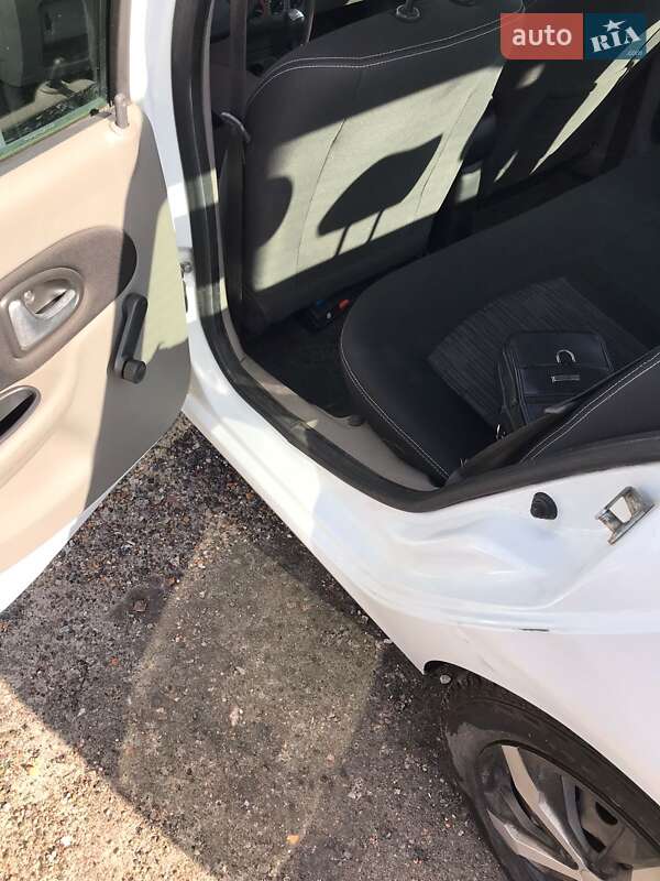 Седан Renault Symbol 2012 в Івано-Франківську фото 10 Седан Renault Symbol 2012 в Івано-Франківську