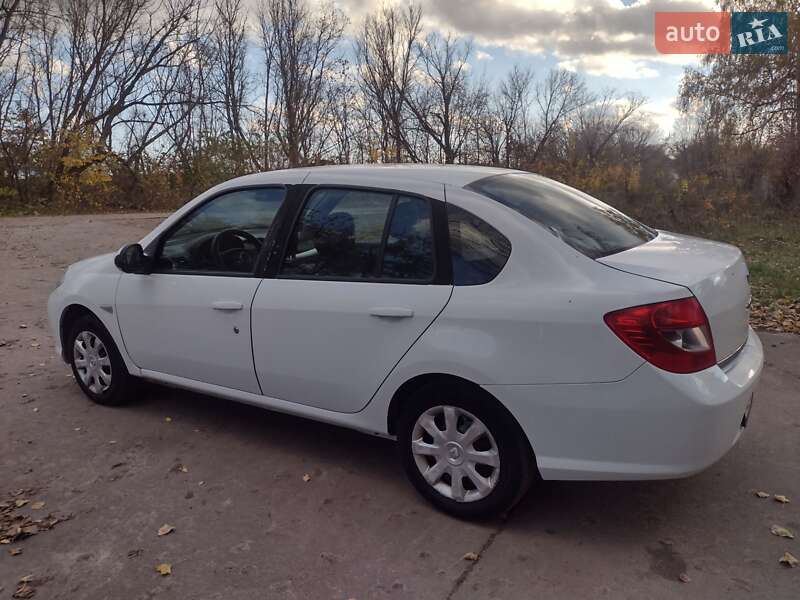 Седан Renault Symbol 2010 в Виннице