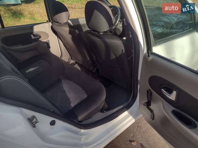 Седан Renault Symbol 2010 в Виннице