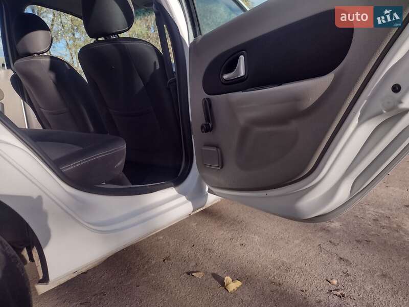 Седан Renault Symbol 2010 в Виннице