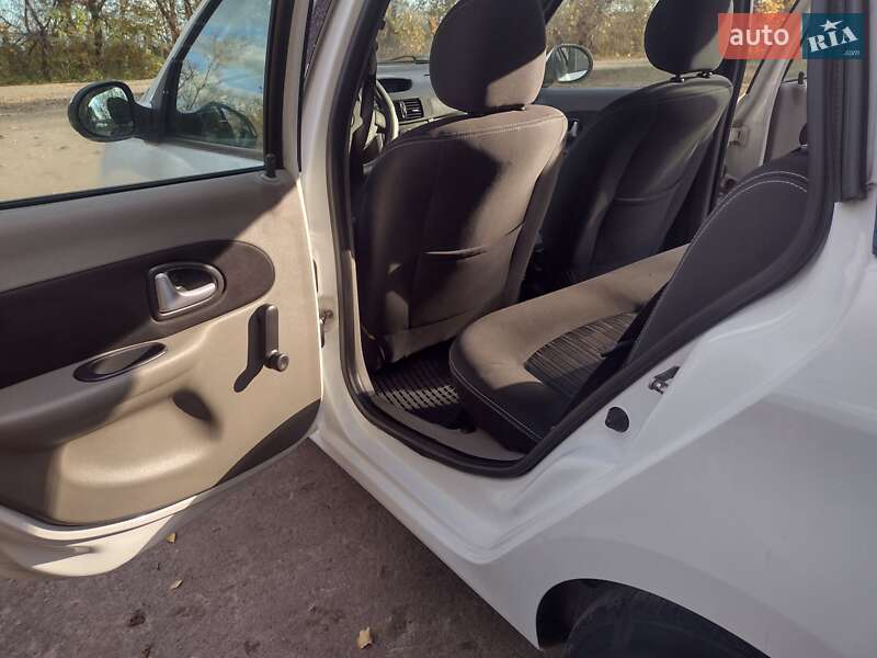 Седан Renault Symbol 2010 в Виннице