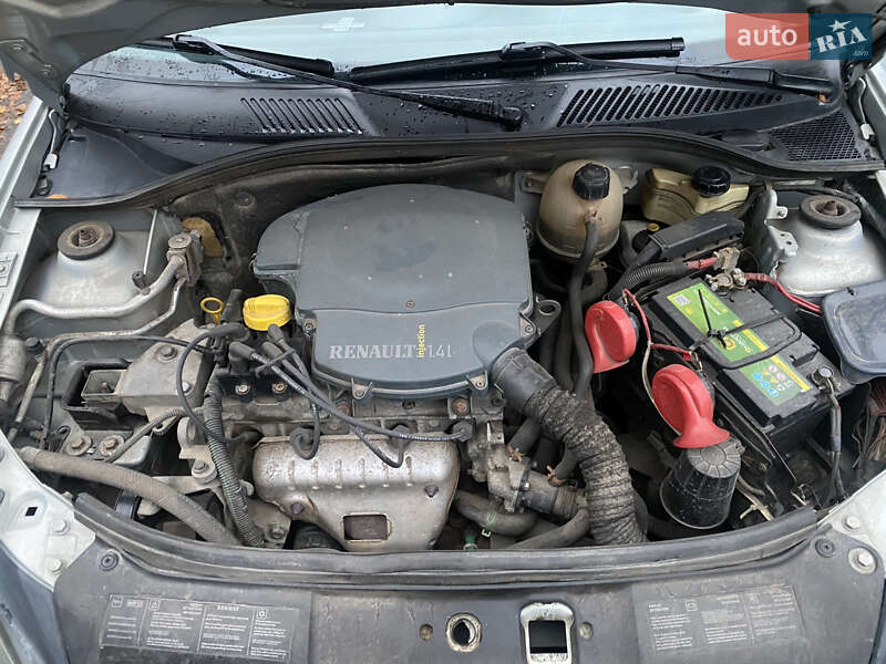 Седан Renault Symbol 2004 в Харькове