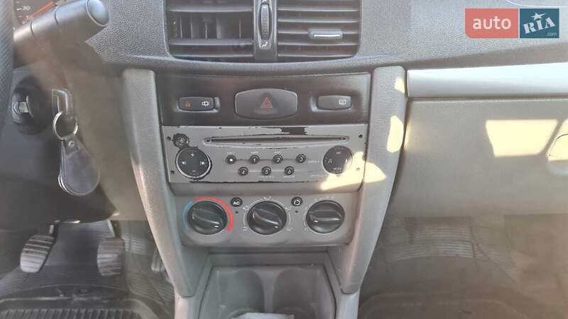 Седан Renault Symbol 2010 в Киеве