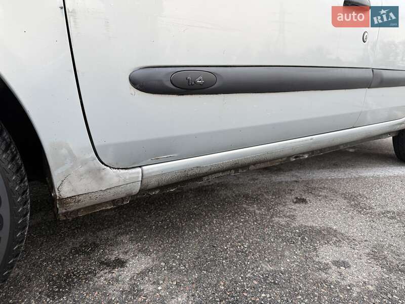 Седан Renault Symbol 2003 в Киеве фото 10 Седан Renault Symbol 2003 в Киеве