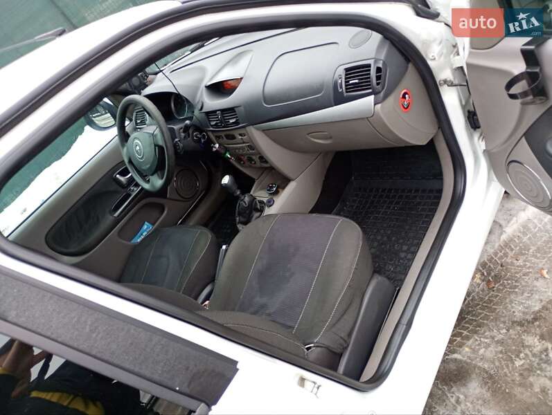 Седан Renault Symbol 2011 в Киеве фото 8 Седан Renault Symbol 2011 в Киеве