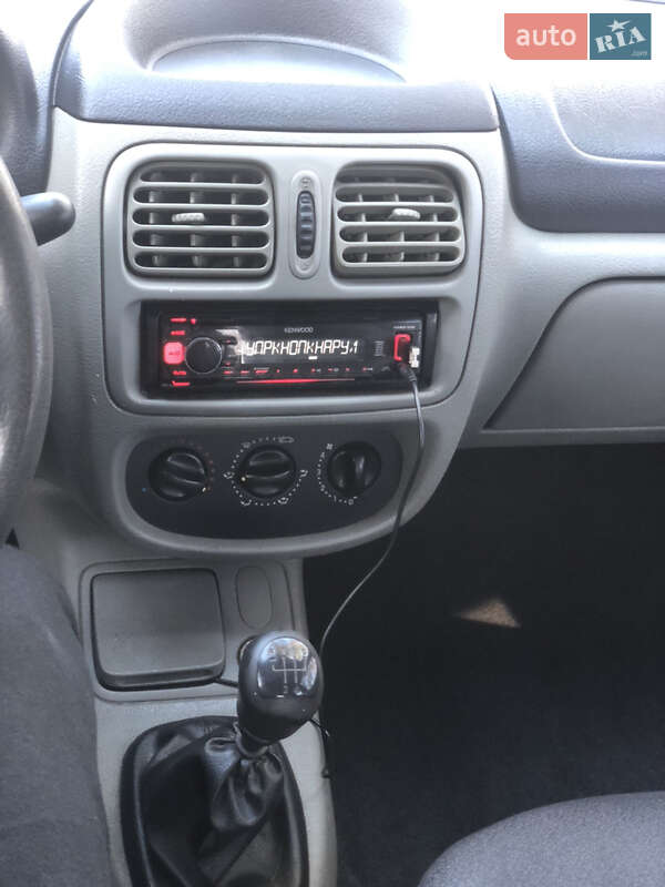 Седан Renault Symbol 2004 в Києві