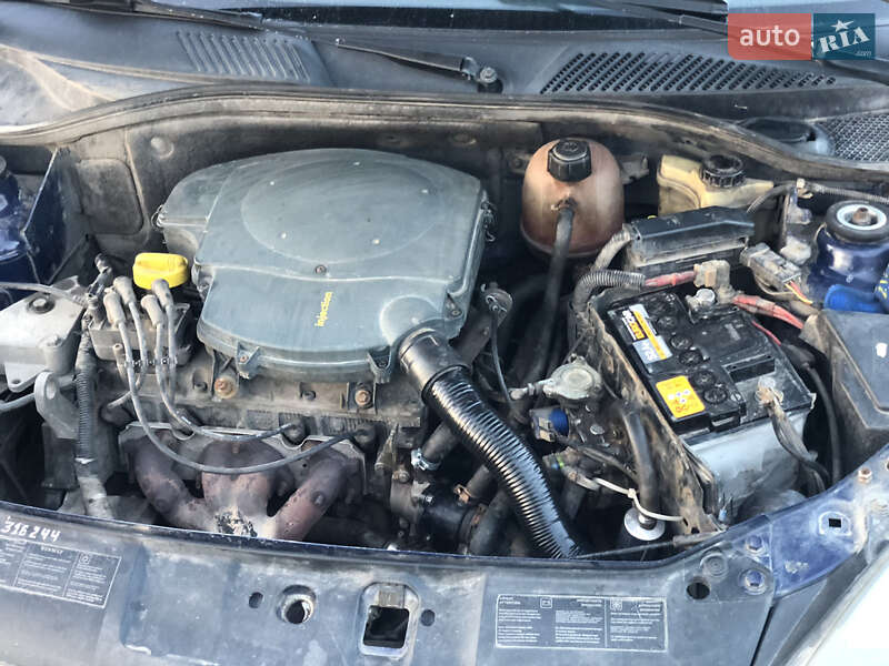 Седан Renault Symbol 2004 в Києві