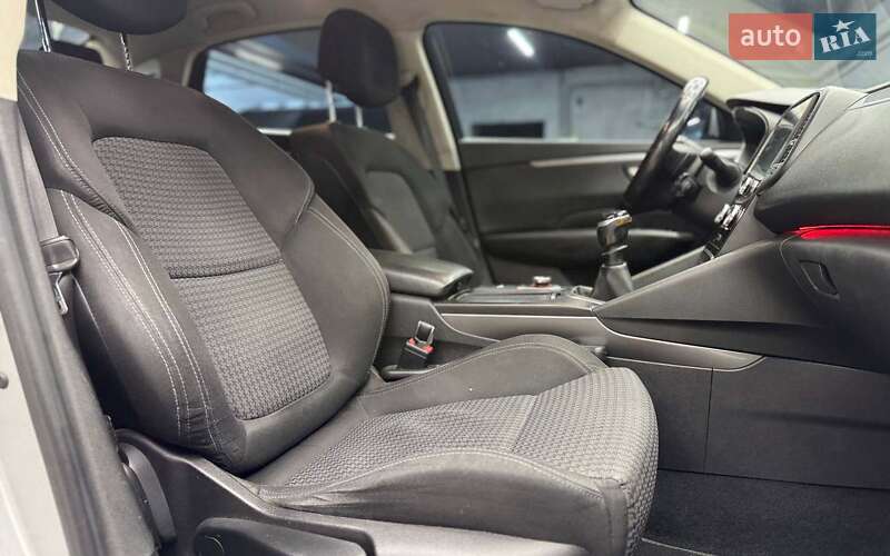 Седан Renault Talisman 2015 в Чернівцях