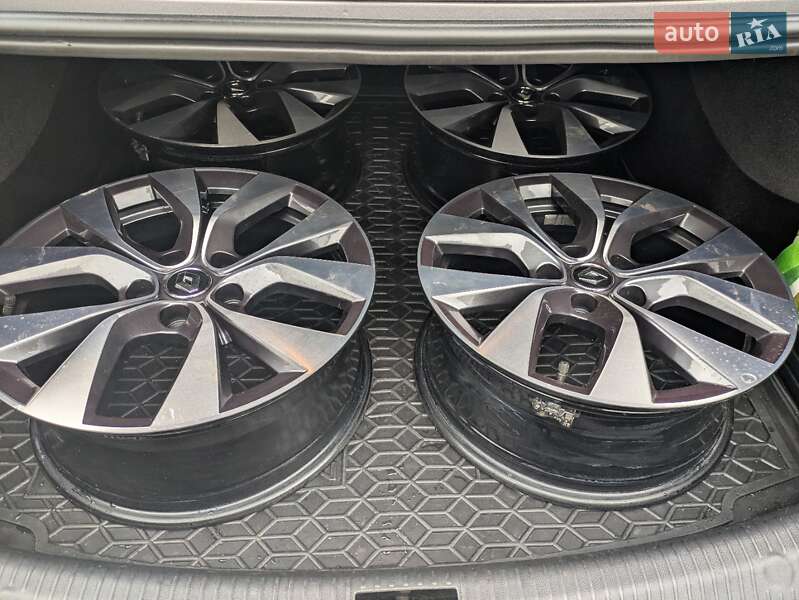 Седан Renault Talisman 2016 в Чернігові