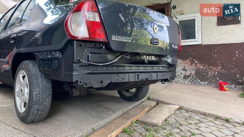 Седан Renault Thalia 2004 в Хусті