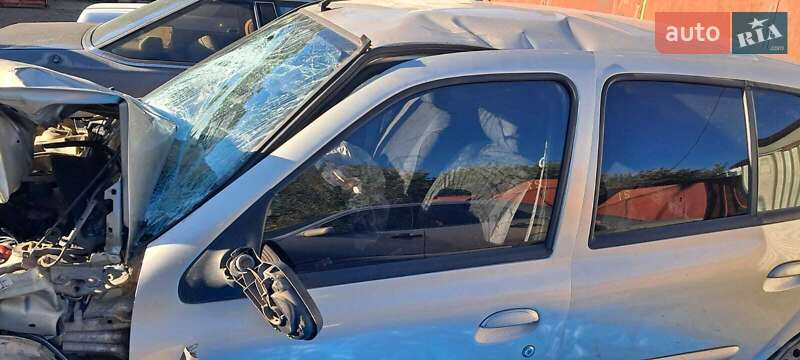 Седан Renault Thalia 2008 в Ужгороді фото 5 Седан Renault Thalia 2008 в Ужгороді