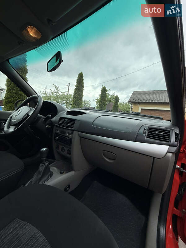 Седан Renault Thalia 2009 в Косове