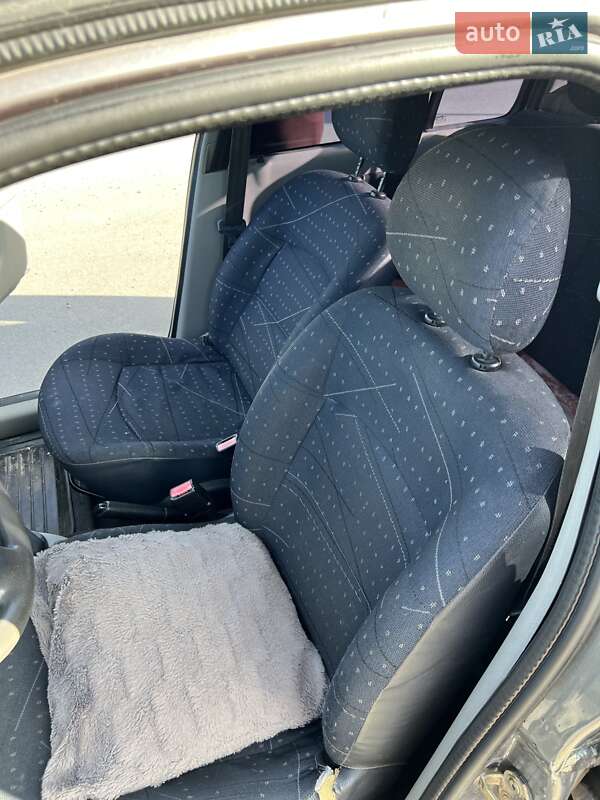 Седан Renault Thalia 2003 в Радехове