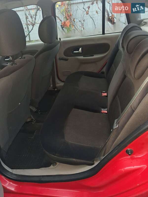 Седан Renault Thalia 2011 в Мукачево