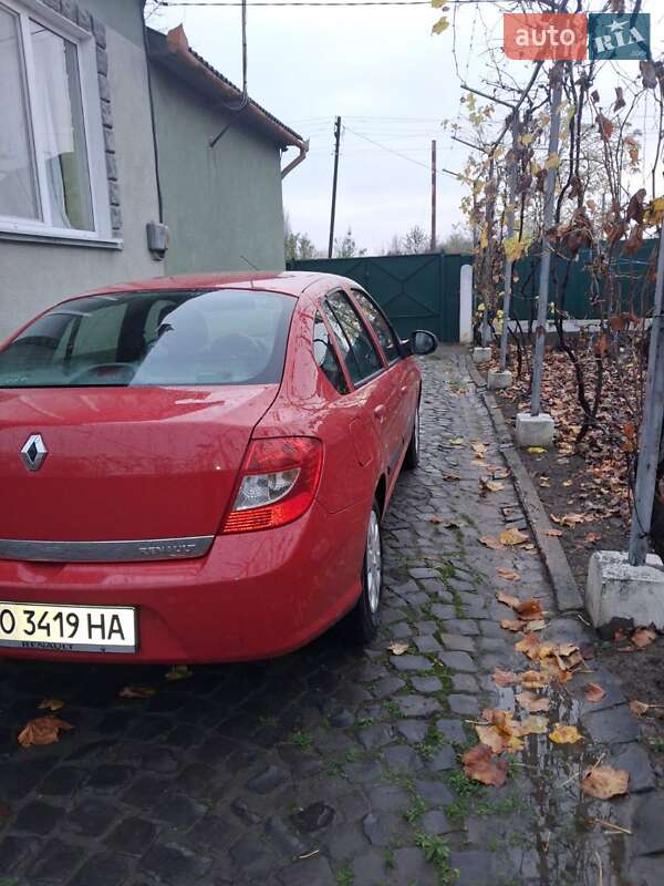 Седан Renault Thalia 2011 в Мукачево