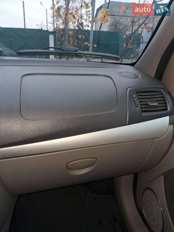 Седан Renault Thalia 2011 в Мукачево