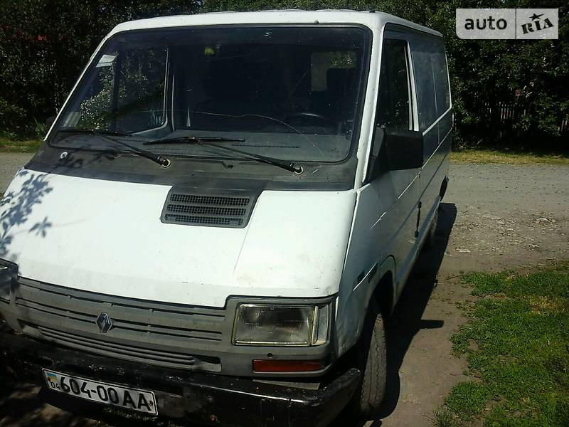 Грузопассажирский фургон Renault Trafic 1991 в Синельниково