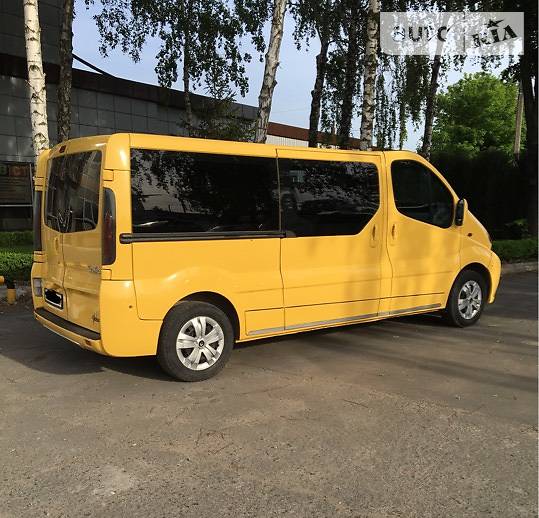 Вантажопасажирський фургон Renault Trafic 2006 в Києві
