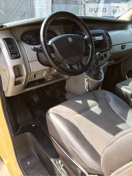 Вантажопасажирський фургон Renault Trafic 2006 в Києві