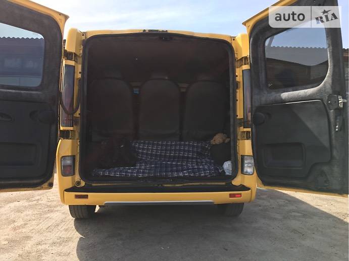 Вантажопасажирський фургон Renault Trafic 2006 в Києві