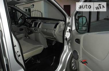 Вантажопасажирський фургон Renault Trafic 2009 в 