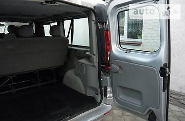 Вантажопасажирський фургон Renault Trafic 2009 в 