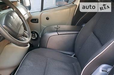 Седан Renault Trafic 2005 в Черновцах