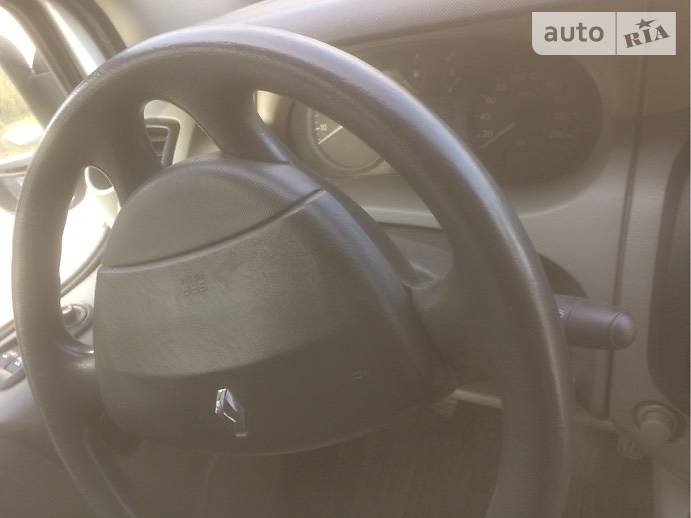 Мінівен Renault Trafic 2004 в Вижниці