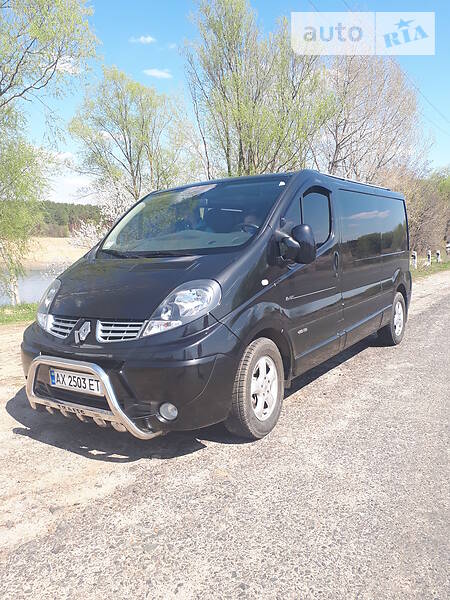 Вантажопасажирський фургон Renault Trafic 2014 в 