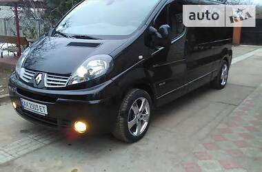 Вантажопасажирський фургон Renault Trafic 2014 в 