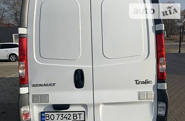 Вантажний фургон Renault Trafic 2014 в Чернівцях