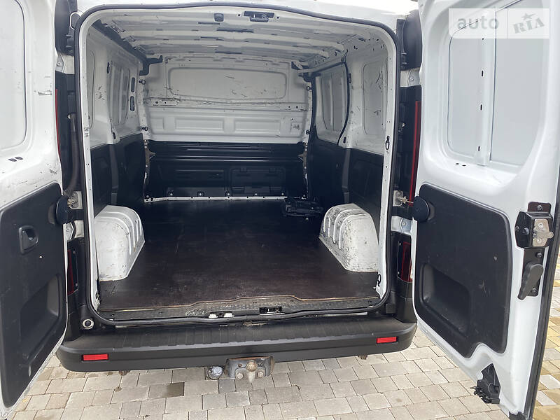 Вантажопасажирський фургон Renault Trafic 2015 в Луцьку