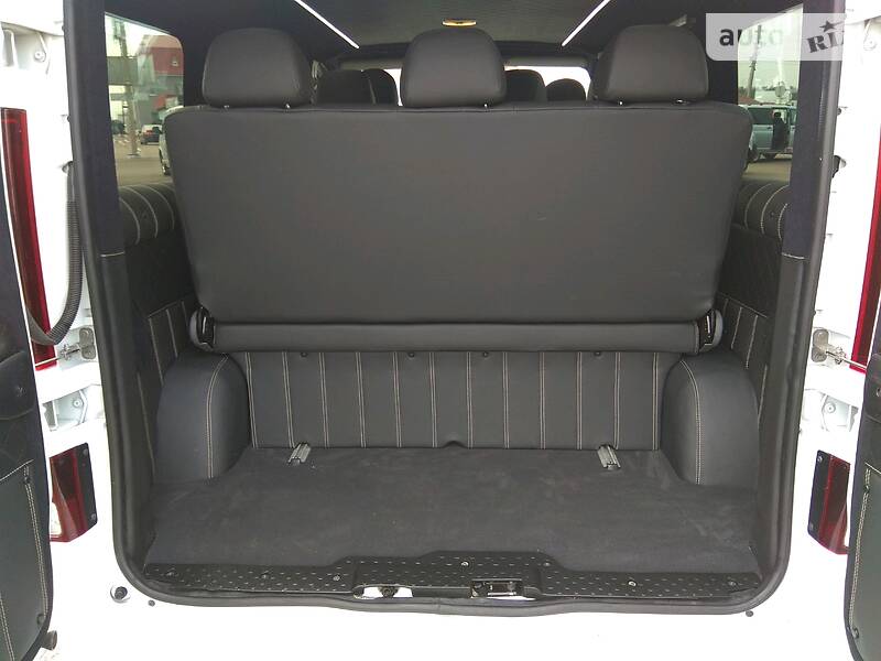 Вантажопасажирський фургон Renault Trafic 2016 в Бердичеві