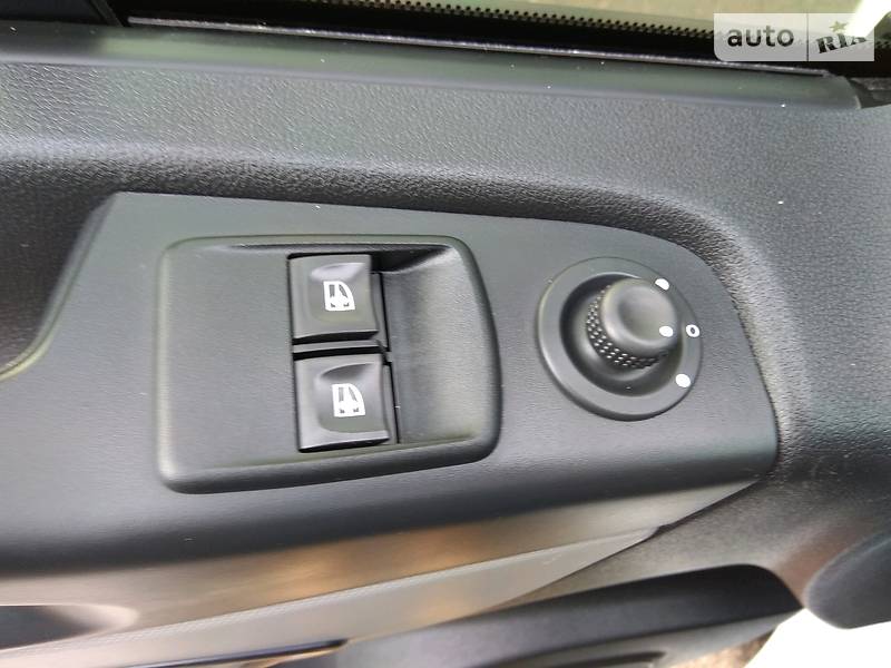 Вантажопасажирський фургон Renault Trafic 2016 в Бердичеві