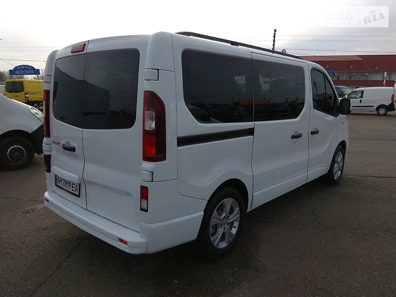 Вантажопасажирський фургон Renault Trafic 2016 в Бердичеві