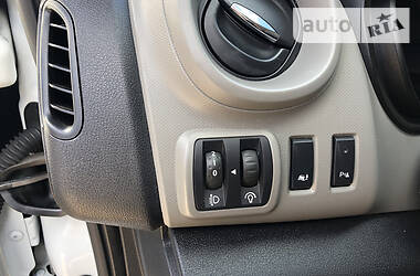 Вантажопасажирський фургон Renault Trafic 2017 в 
