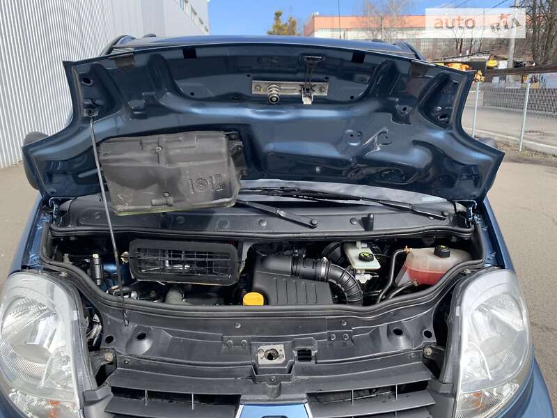 Мінівен Renault Trafic 2011 в Луцьку