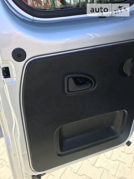 Мінівен Renault Trafic 2015 в Бродах