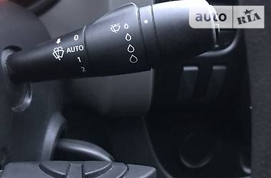 Вантажопасажирський фургон Renault Trafic 2015 в 