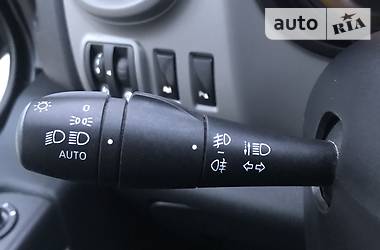 Вантажопасажирський фургон Renault Trafic 2015 в 