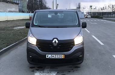 Вантажопасажирський фургон Renault Trafic 2015 в 
