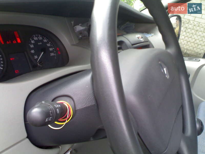 Грузопассажирский фургон Renault Trafic 2006 в Харькове